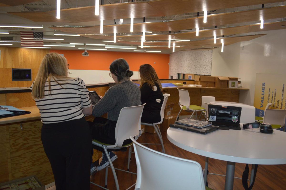 Students working at the Lit Center. The Lit Center has been located in Studio C before, but will now also host student tutors along with teachers who will help students with writing and literary work. 